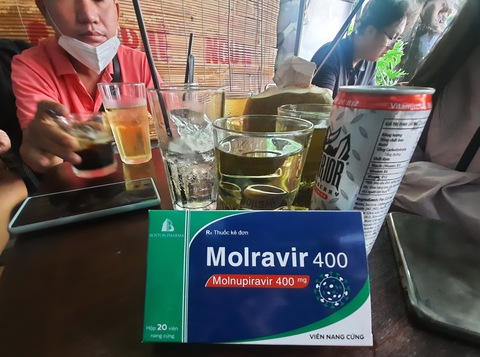 Đề xuất cho phép nhà thuốc được kê đơn thuốc kháng virus cho bệnh nhân COVID-19 - Ảnh 1. Đề xuất cho phép nhà thuốc được kê đơn thuốc kháng virus cho bệnh nhân COVID-19 - Ảnh 1.
