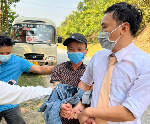 Bắt kẻ giết người sau 36 giờ gây án, đang định trốn sang Lào - Ảnh 1. Bắt kẻ giết người sau 36 giờ gây án, đang định trốn sang Lào - Ảnh 1.
