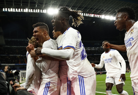 Modric ghi siêu phẩm giúp Real Madrid lội ngược dòng giành 3 điểm - Ảnh 1. Modric ghi siêu phẩm giúp Real Madrid lội ngược dòng giành 3 điểm - Ảnh 1.