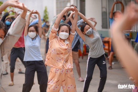 Thay đổi hàng loạt quan điểm về chống dịch, tiến tới xem COVID-19 là bệnh đặc hữu - Ảnh 1. Thay đổi hàng loạt quan điểm về chống dịch, tiến tới xem COVID-19 là bệnh đặc hữu - Ảnh 1.