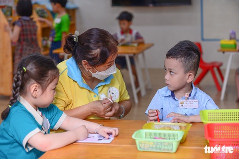 Vừa dạy học vừa phòng chống dịch: Chưa bao giờ trường khó khăn như bây giờ - Ảnh 2. Vừa dạy học vừa phòng chống dịch: Chưa bao giờ trường khó khăn như bây giờ - Ảnh 2.