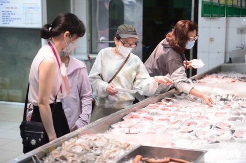 Giảm thuế VAT, vừa làm vừa lo - Ảnh 2. Giảm thuế VAT, vừa làm vừa lo - Ảnh 2.