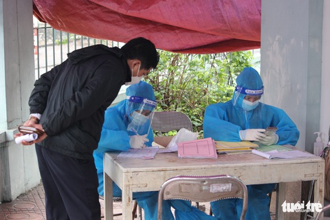 Hà Nội: Quận Hoàng Mai không còn tình trạng xếp hàng chờ xác nhận F0 - Ảnh 1. Hà Nội: Quận Hoàng Mai không còn tình trạng xếp hàng chờ xác nhận F0 - Ảnh 1.
