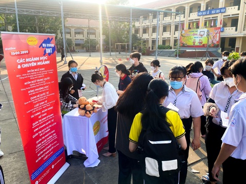 Những điểm mới trong tuyển sinh đại học năm 2022 của HUFLIT - Ảnh 1. Những điểm mới trong tuyển sinh đại học năm 2022 của HUFLIT - Ảnh 1.