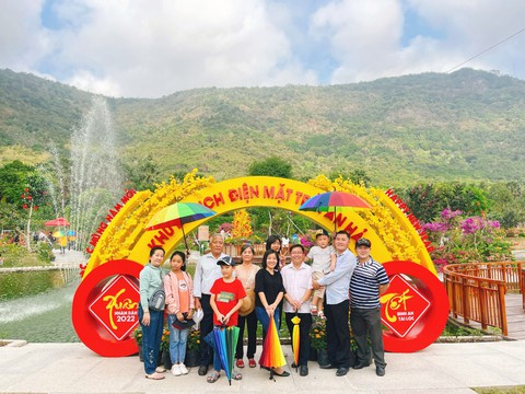 Safari Mặt Trời An Hảo – Khu du lịch kết hợp tham quan nhà máy điện mặt trời - Ảnh 2. Safari Mặt Trời An Hảo – Khu du lịch kết hợp tham quan nhà máy điện mặt trời - Ảnh 2.