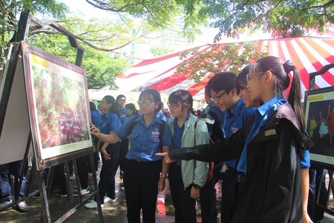 Khánh Hòa mang triển lãm số Hoàng Sa, Trường Sa của Việt Nam vào trường học - Ảnh 1. Khánh Hòa mang triển lãm số Hoàng Sa, Trường Sa của Việt Nam vào trường học - Ảnh 1.