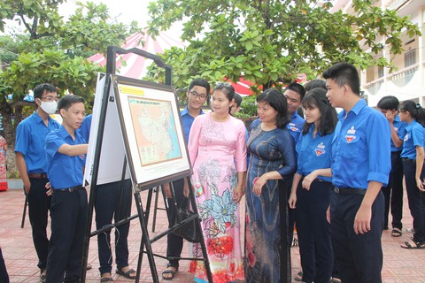 Khánh Hòa mang triển lãm số Hoàng Sa, Trường Sa của Việt Nam vào trường học - Ảnh 2. Khánh Hòa mang triển lãm số Hoàng Sa, Trường Sa của Việt Nam vào trường học - Ảnh 2.