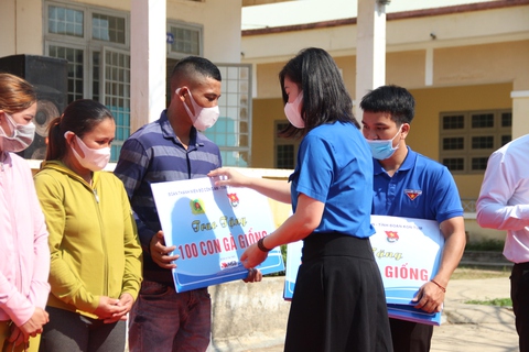 Đoàn thanh niên Bộ Công an tổ chức chương trình Tháng 3 biên giới tại Kon Tum - Ảnh 4. Đoàn thanh niên Bộ Công an tổ chức chương trình Tháng 3 biên giới tại Kon Tum - Ảnh 4.