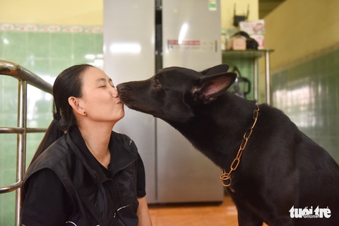 Mẹ đỡ đầu của những chú cún cưng - Ảnh 9. Mẹ đỡ đầu của những chú cún cưng - Ảnh 9.