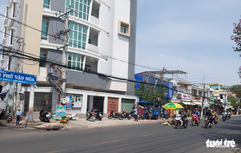 Bảo vệ Trung tâm Kiểm soát bệnh tật tỉnh Tiền Giang rơi từ sân thượng, nghi tự tử - Ảnh 1. Bảo vệ Trung tâm Kiểm soát bệnh tật tỉnh Tiền Giang rơi từ sân thượng, nghi tự tử - Ảnh 1.
