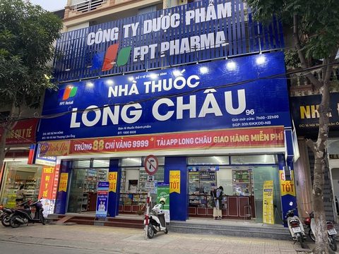 FPT Long Châu tung khuyến mãi khủng giảm đến 50% mừng sinh nhật FPT Retail 10 tuổi - Ảnh 2. FPT Long Châu tung khuyến mãi khủng giảm đến 50% mừng sinh nhật FPT Retail 10 tuổi - Ảnh 2.