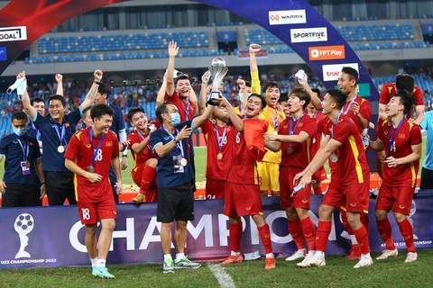 Hai thành viên đội tuyển U23 Việt Nam bị mắc kẹt tại Campuchia sẽ về nước ngày 8-3 - Ảnh 1. Hai thành viên đội tuyển U23 Việt Nam bị mắc kẹt tại Campuchia sẽ về nước ngày 8-3 - Ảnh 1.