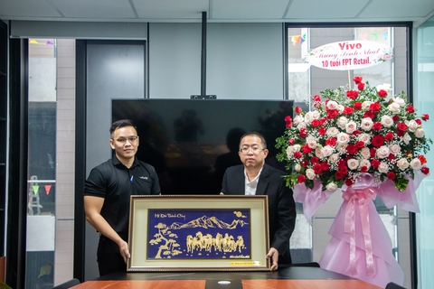 FPT Retail kỷ niệm 10 năm đồng hành cùng người dùng Việt Nam - Ảnh 3. FPT Retail kỷ niệm 10 năm đồng hành cùng người dùng Việt Nam - Ảnh 3.