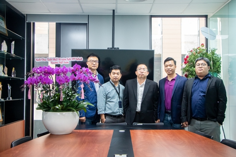 FPT Retail kỷ niệm 10 năm đồng hành cùng người dùng Việt Nam - Ảnh 1. FPT Retail kỷ niệm 10 năm đồng hành cùng người dùng Việt Nam - Ảnh 1.