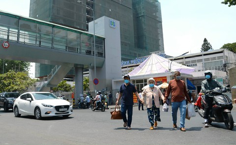 Thờ ơ với cầu bộ hành - Ảnh 1. Thờ ơ với cầu bộ hành - Ảnh 1.