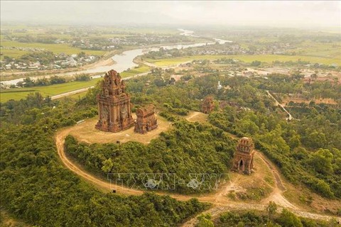 Ngừng thi công dự án tu bổ di tích tháp Bánh Ít bằng máy cơ giới - Ảnh 3. Ngừng thi công dự án tu bổ di tích tháp Bánh Ít bằng máy cơ giới - Ảnh 3.