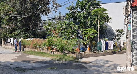Nghi án chồng sát hại vợ rồi tự sát không thành ở Hóc Môn - Ảnh 1. Nghi án chồng sát hại vợ rồi tự sát không thành ở Hóc Môn - Ảnh 1.