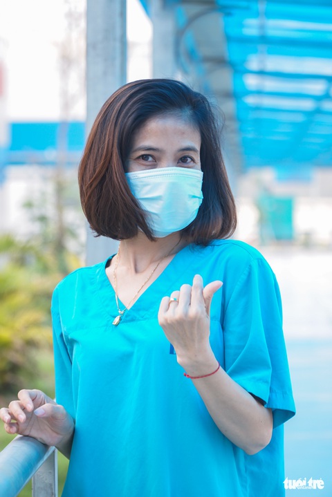 Những bóng hồng nơi tuyến đầu chống dịch - Ảnh 4. Những bóng hồng nơi tuyến đầu chống dịch - Ảnh 4.