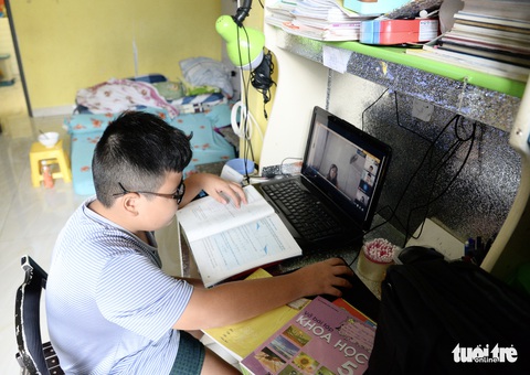 Học sinh F1 phải ở nhà: Thiệt cho trò, khổ cho trường - Ảnh 3. Học sinh F1 phải ở nhà: Thiệt cho trò, khổ cho trường - Ảnh 3.