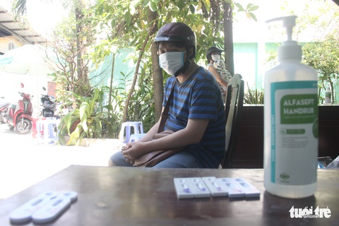 F0 chỉ cần quay video gửi trạm y tế là có giấy xác nhận hưởng BHXH - Ảnh 1. F0 chỉ cần quay video gửi trạm y tế là có giấy xác nhận hưởng BHXH - Ảnh 1.