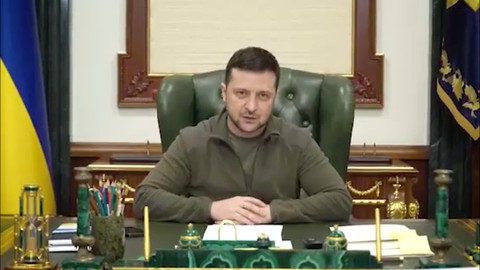 Tổng thống Zelensky tuyên bố đang ở Kiev, không chạy trốn và không sợ bất kỳ ai - Ảnh 1. Tổng thống Zelensky tuyên bố đang ở Kiev, không chạy trốn và không sợ bất kỳ ai - Ảnh 1.