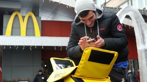 Làn sóng tẩy chay McDonald’s và Coca-Cola tăng vì Ukraine - Ảnh 1. Làn sóng tẩy chay McDonald’s và Coca-Cola tăng vì Ukraine - Ảnh 1.
