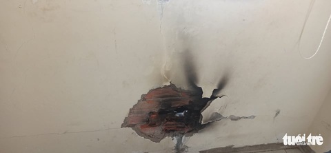 Cháy xưởng mút xốp, người dân trọ bên cạnh tháo chạy - Ảnh 4. Cháy xưởng mút xốp, người dân trọ bên cạnh tháo chạy - Ảnh 4.