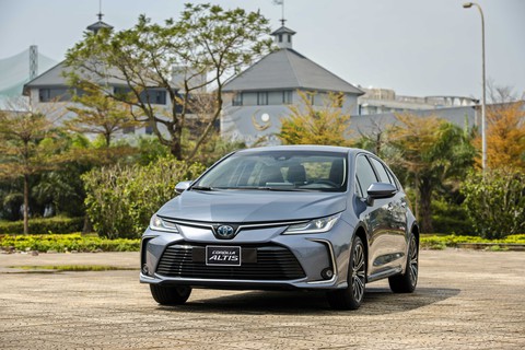 Toyota Corolla Altis 2022 ra mắt Việt Nam: Thêm nhiều công nghệ, giá từ 719 triệu đồng - Ảnh 1. Toyota Corolla Altis 2022 ra mắt Việt Nam: Thêm nhiều công nghệ, giá từ 719 triệu đồng - Ảnh 1.
