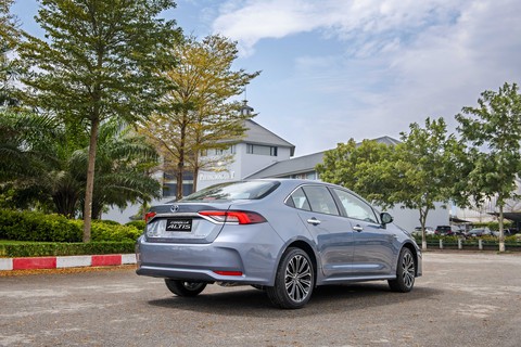 Toyota Corolla Altis 2022 ra mắt Việt Nam: Thêm nhiều công nghệ, giá từ 719 triệu đồng - Ảnh 2. Toyota Corolla Altis 2022 ra mắt Việt Nam: Thêm nhiều công nghệ, giá từ 719 triệu đồng - Ảnh 2.