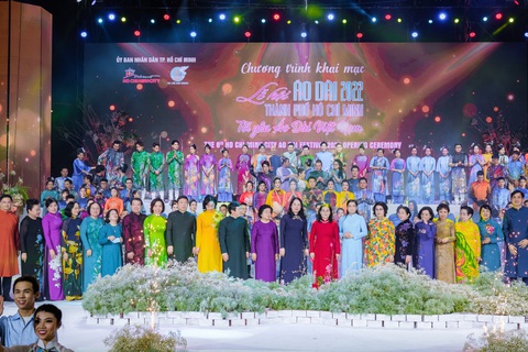 Thái Tuấn trình làng BST mới tại lễ hội áo dài TP.HCM 2022 - Ảnh 1. Thái Tuấn trình làng BST mới tại lễ hội áo dài TP.HCM 2022 - Ảnh 1.