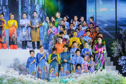 Thái Tuấn trình làng BST mới tại lễ hội áo dài TP.HCM 2022 - Ảnh 3. Thái Tuấn trình làng BST mới tại lễ hội áo dài TP.HCM 2022 - Ảnh 3.