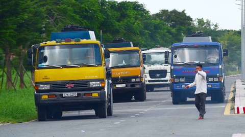 Cần giảm thuế ít nhất 2.000 đồng/lít xăng - Ảnh 1. Cần giảm thuế ít nhất 2.000 đồng/lít xăng - Ảnh 1.