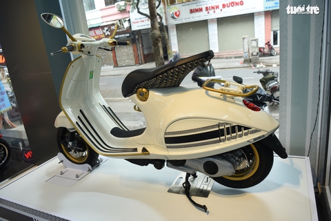 Dân buôn hét giá xe máy Vespa 946 Christian Dior gần 1 tỉ đồng tại Việt Nam - Ảnh 3. Dân buôn hét giá xe máy Vespa 946 Christian Dior gần 1 tỉ đồng tại Việt Nam - Ảnh 3.