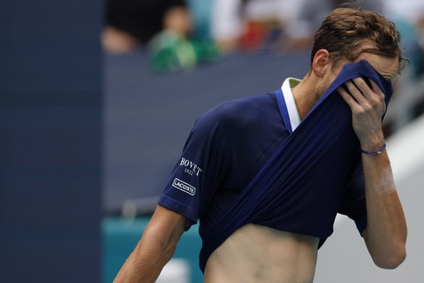 Thất bại ở Giải Miami Open, Medvedev không thể lên ngôi số 1 thế giới - Ảnh 1. Thất bại ở Giải Miami Open, Medvedev không thể lên ngôi số 1 thế giới - Ảnh 1.