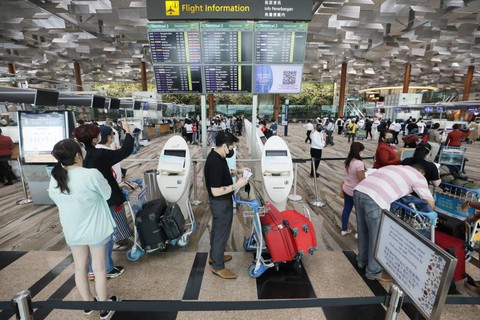 Singapore, Malaysia nhộn nhịp ngày mở cửa, du khách xếp hàng chờ nhập cảnh - Ảnh 2. Singapore, Malaysia nhộn nhịp ngày mở cửa, du khách xếp hàng chờ nhập cảnh - Ảnh 2.