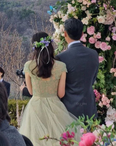 Phát biểu của bố Son Ye Jin và Hyun Bin trong đám cưới là do fan bịa đặt - Ảnh 1. Phát biểu của bố Son Ye Jin và Hyun Bin trong đám cưới là do fan bịa đặt - Ảnh 1.