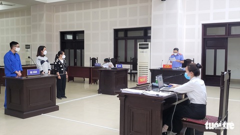 Nữ giám đốc và phiên dịch bảo lãnh chuyên gia ‘dỏm’ người Trung Quốc nhập cảnh trái phép - Ảnh 2. Nữ giám đốc và phiên dịch bảo lãnh chuyên gia ‘dỏm’ người Trung Quốc nhập cảnh trái phép - Ảnh 2.