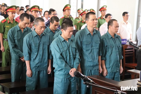 Truy tố ông trùm vụ buôn lậu xăng dầu ngàn tỉ ở Bình Thuận - Ảnh 1. Truy tố ông trùm vụ buôn lậu xăng dầu ngàn tỉ ở Bình Thuận - Ảnh 1.