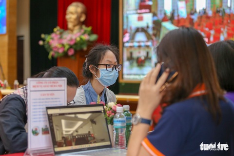 Ngành dịch vụ khởi sắc, học sinh lớp 10 cũng tìm được việc part-time - Ảnh 2. Ngành dịch vụ khởi sắc, học sinh lớp 10 cũng tìm được việc part-time - Ảnh 2.