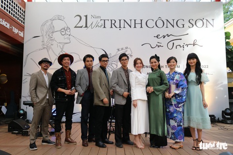 21 năm nhớ Trịnh Công Sơn’ trên con đường rợp lá me bay - Ảnh 1. 21 năm nhớ Trịnh Công Sơn’ trên con đường rợp lá me bay - Ảnh 1.