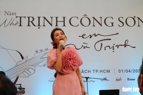 21 năm nhớ Trịnh Công Sơn’ trên con đường rợp lá me bay - Ảnh 3. 21 năm nhớ Trịnh Công Sơn’ trên con đường rợp lá me bay - Ảnh 3.