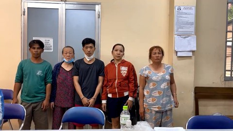 Bắt băng nhóm táo tợn xông vào biệt thự giữa TP.HCM cướp 2 tỉ - Ảnh 2. Bắt băng nhóm táo tợn xông vào biệt thự giữa TP.HCM cướp 2 tỉ - Ảnh 2.