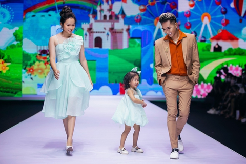 Gia đình Thúy Diễm, Khánh Đơn... kêu gọi bảo vệ quyền trẻ em qua thời trang - Ảnh 4. Gia đình Thúy Diễm, Khánh Đơn... kêu gọi bảo vệ quyền trẻ em qua thời trang - Ảnh 4.