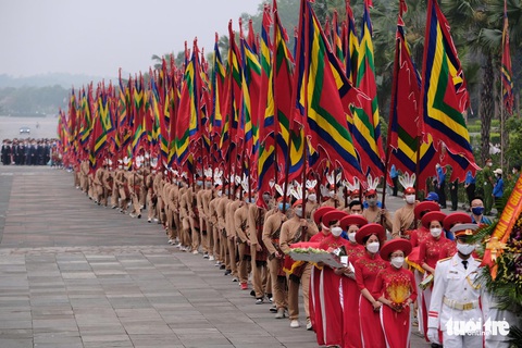 Chủ tịch nước dâng hương giỗ Tổ Hùng Vương - Ảnh 4. Chủ tịch nước dâng hương giỗ Tổ Hùng Vương - Ảnh 4.