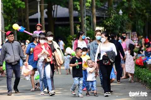 Người dân chen chân đi chơi lễ ở Thảo cầm viên - Ảnh 3. Người dân chen chân đi chơi lễ ở Thảo cầm viên - Ảnh 3.