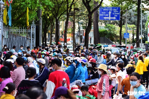 Người dân chen chân đi chơi lễ ở Thảo cầm viên - Ảnh 6. Người dân chen chân đi chơi lễ ở Thảo cầm viên - Ảnh 6.