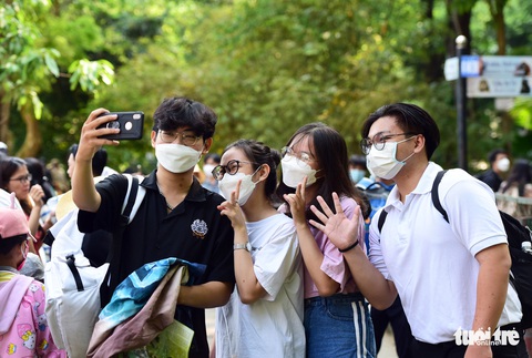 Người dân chen chân đi chơi lễ ở Thảo cầm viên - Ảnh 9. Người dân chen chân đi chơi lễ ở Thảo cầm viên - Ảnh 9.