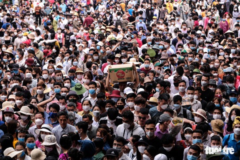 Hàng trăm ngàn dân đổ về đền Hùng dự Quốc lễ - Ảnh 5. Hàng trăm ngàn dân đổ về đền Hùng dự Quốc lễ - Ảnh 5.