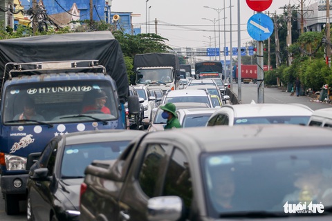 Đường phố TP.HCM, Đồng Nai thông thoáng trong ngày lễ giỗ Tổ - Ảnh 3. Đường phố TP.HCM, Đồng Nai thông thoáng trong ngày lễ giỗ Tổ - Ảnh 3.