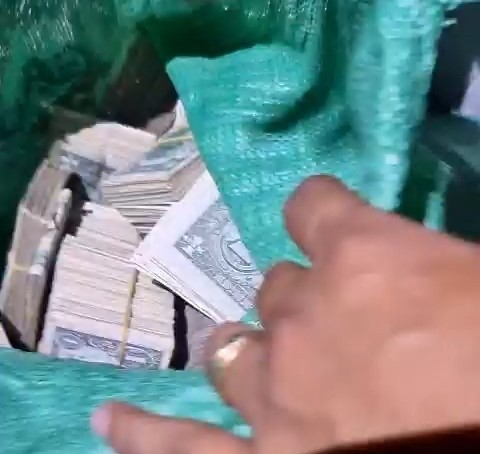 Vụ cướp 2 tỉ trong biệt thự: Hai nữ giúp việc cấu kết người thân thực hiện - Ảnh 5. Vụ cướp 2 tỉ trong biệt thự: Hai nữ giúp việc cấu kết người thân thực hiện - Ảnh 5.